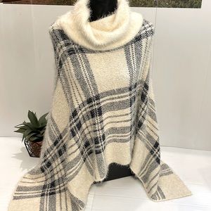Women’s Poncho /Cowl Neck Stylish Soft Mohair /Angora Soft Poncho OS NWT